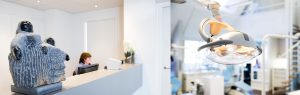 wachtruimte en behandelkamer van Orthodontiepraktijk Het Gooi